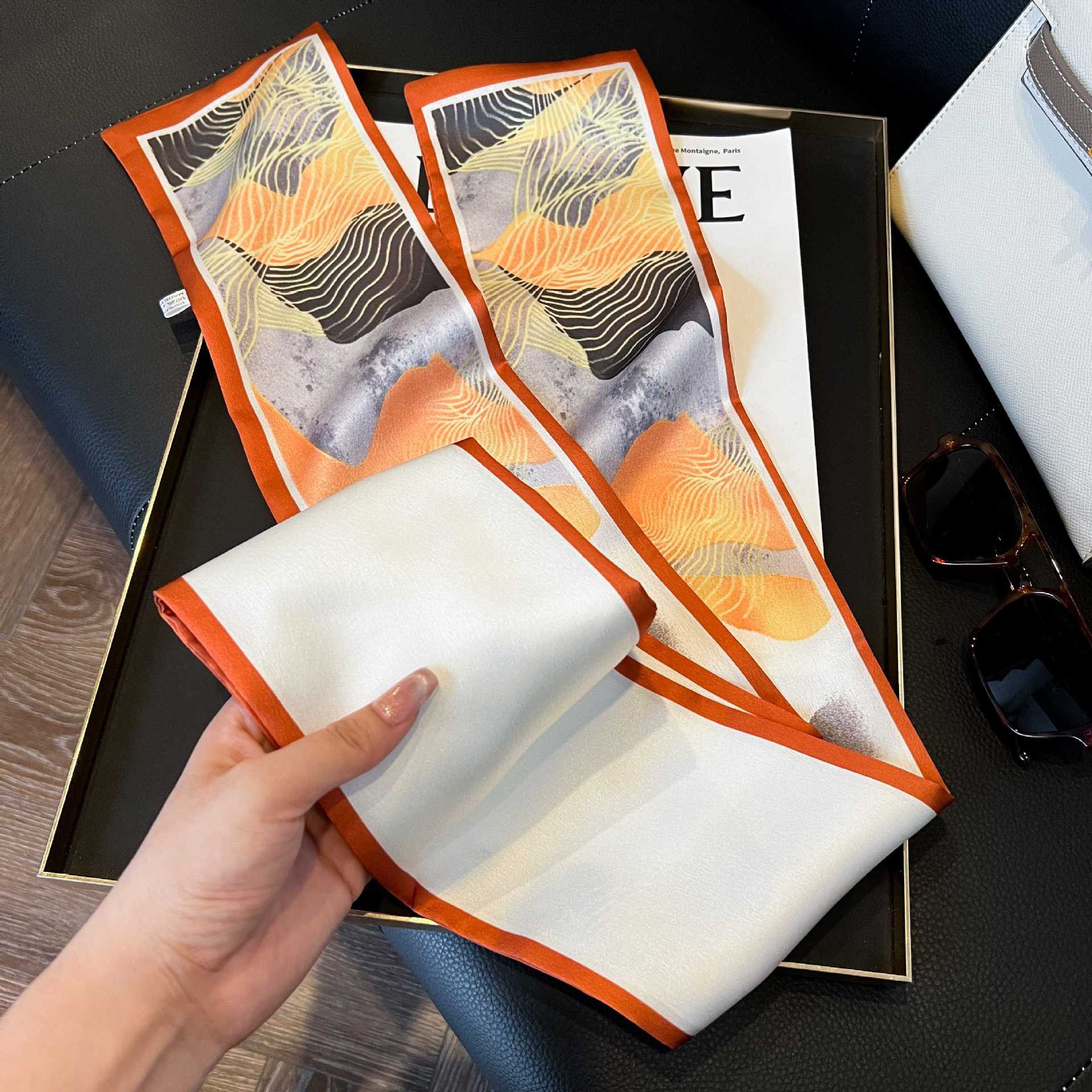 Nueva bufanda de seda pequeña banda larga estrecha para el cabello mujer estilo primavera y otoño moda madre bufanda estilo verano estilo fino serpentina bufanda al por mayor