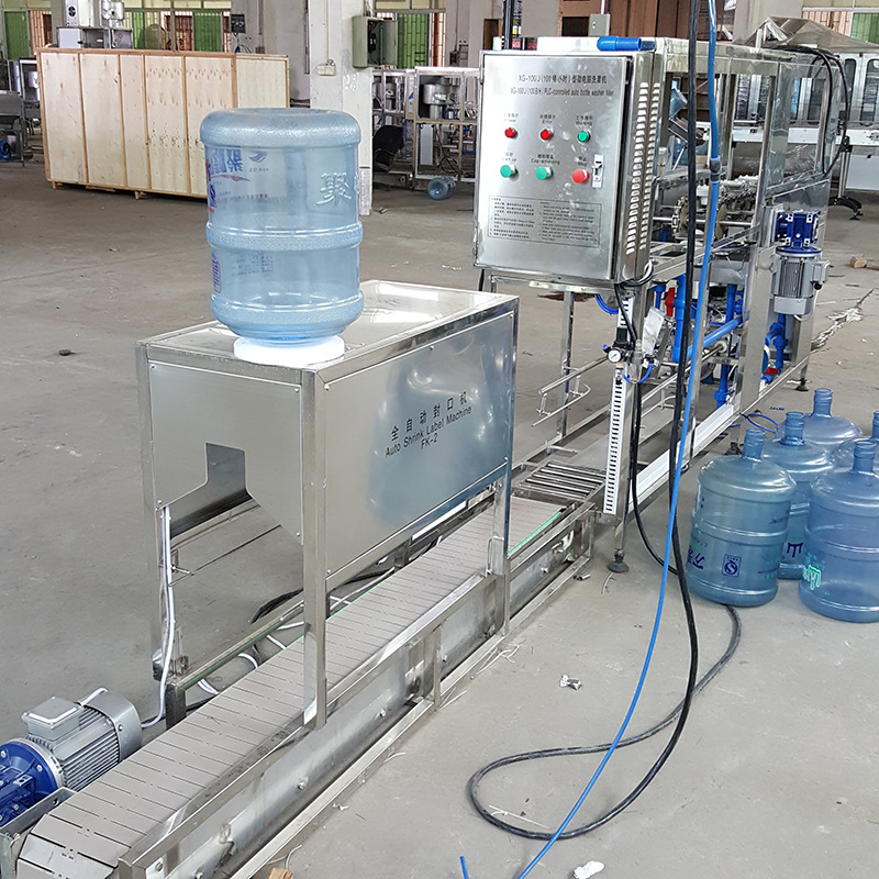 Venta directa de fábrica máquina de llenado de agua embotellada línea de llenado de agua tres en uno equipo de purificación de agua embotellada