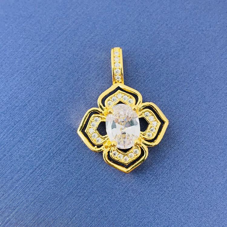 2022 nuevo trébol giratorio simple cien colgante fuente joyería fábrica al por mayor directa sin cadena