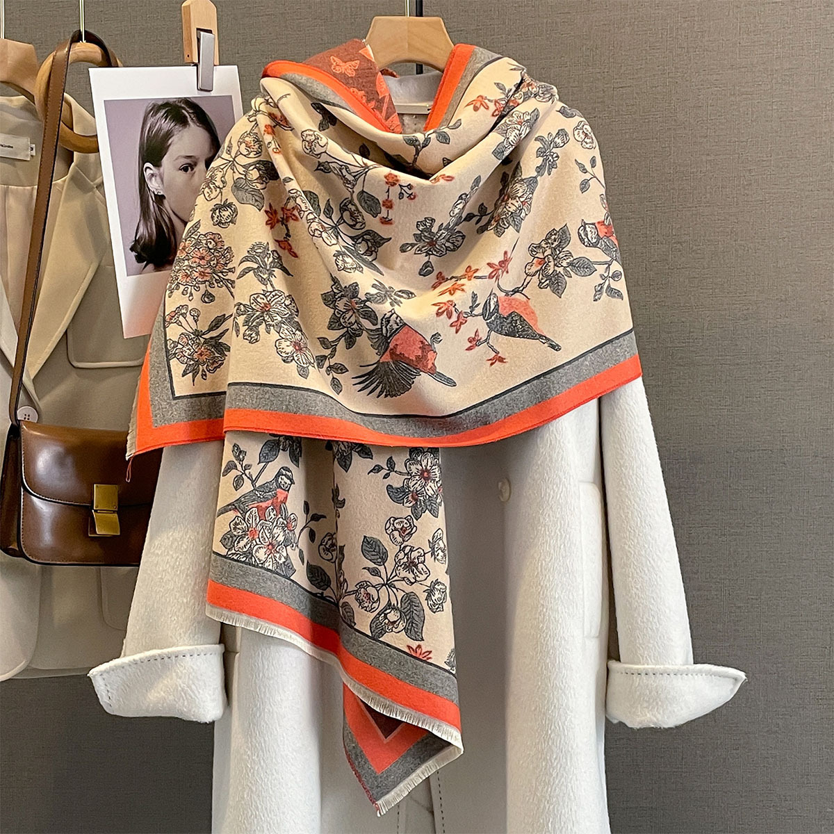 Sciarpa in cashmere da donna, accessorio invernale di lusso_voghion.com