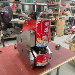 全自動の非揚げの新鮮なエビの餅の機械は屋台の膨化機のエビの切れの機の流動の創業の米の餅機のプレス機を並べます。