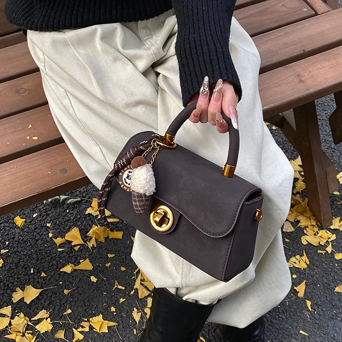 Tendencia retro bolso pequeño para mujeres 2024 nuevo otoño invierno viaje versátil bolso de mano nicho simple mochila de hombro