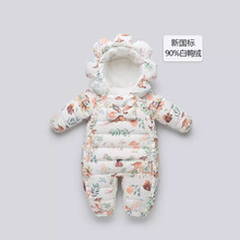 女宝宝羽绒服连体衣冬季婴儿加厚外出服新生儿保暖抱衣洋气爬爬服