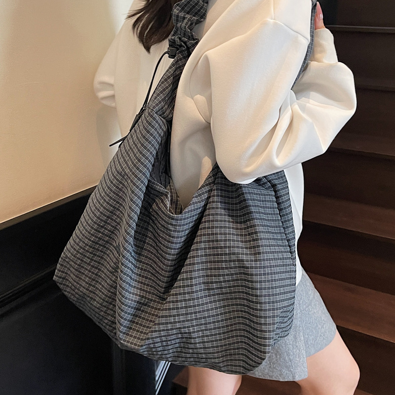 Korean Niche Waffle Shoulder Tote Bag for Women, Summer Large-Capacity Casual Artistic Pleated Shoulder Strap Crossbody Bag