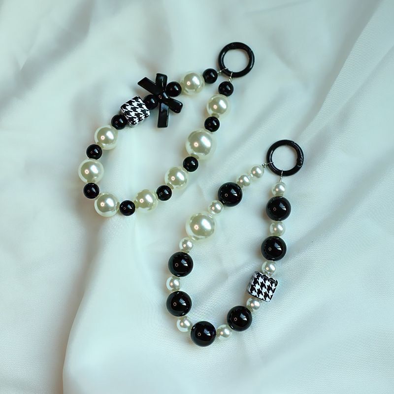 Pearl Chanel-style beaded bracelet pendant, fashionable houndstooth heart-shaped phone chain accessory, keychain accessory for live streaming