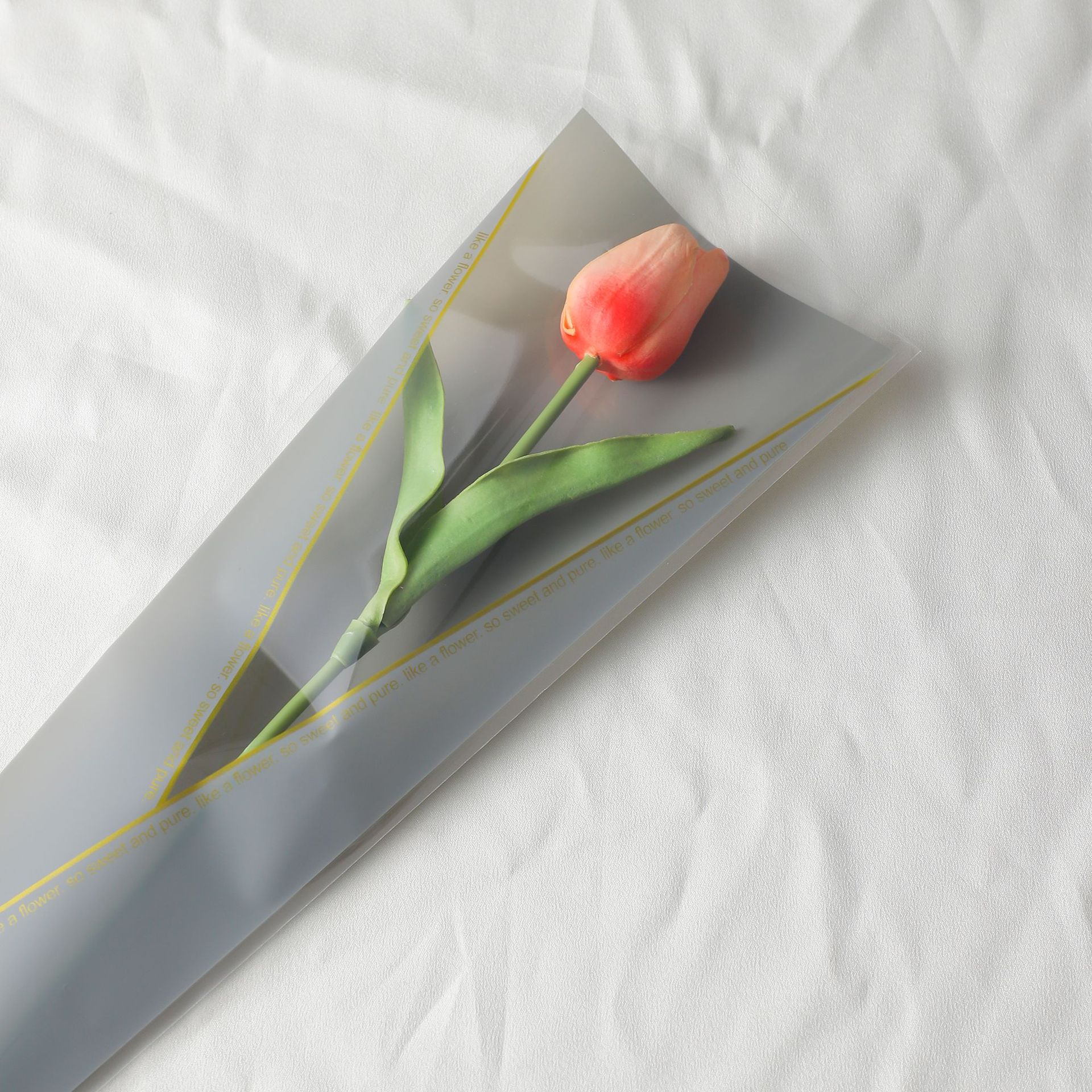 Festival de los maestros de Qixi triángulo de oro translúcido bolsas de rosas individuales embalaje de flores materiales de ramo