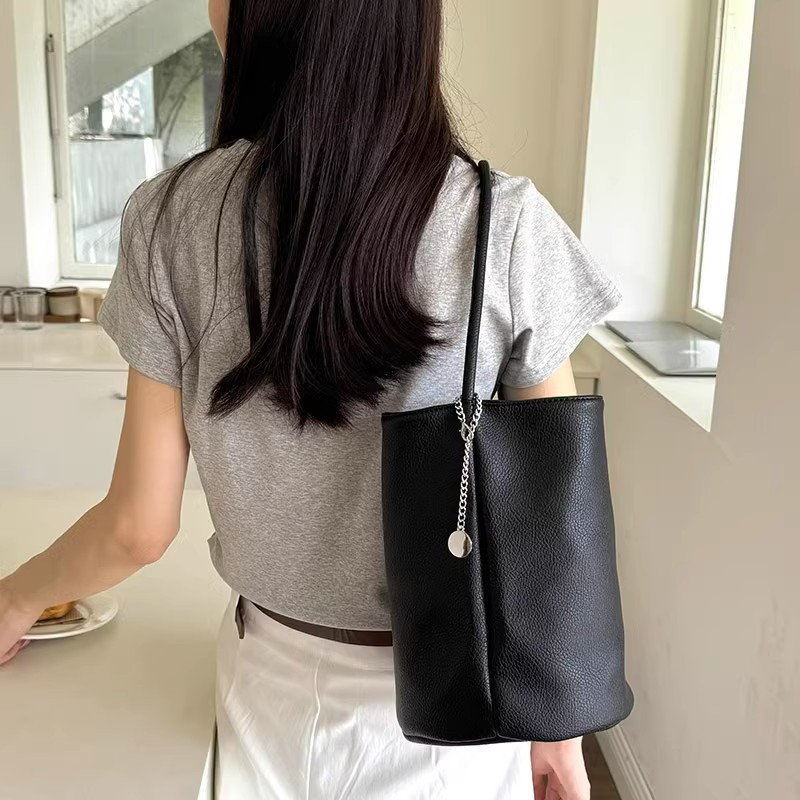 검은색