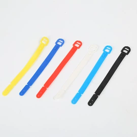 钥匙扣及钥匙扣配件;行李牌;证件卡、挂绳