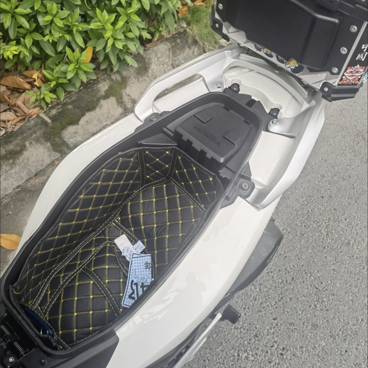 Suitable for 25 Honda Nwt150 Seat Bucket Pads, Seat Bucket Lining Pads, Wear-Resistant and Scratch-Resistant Protective Helmets, Motorcycle Modifications