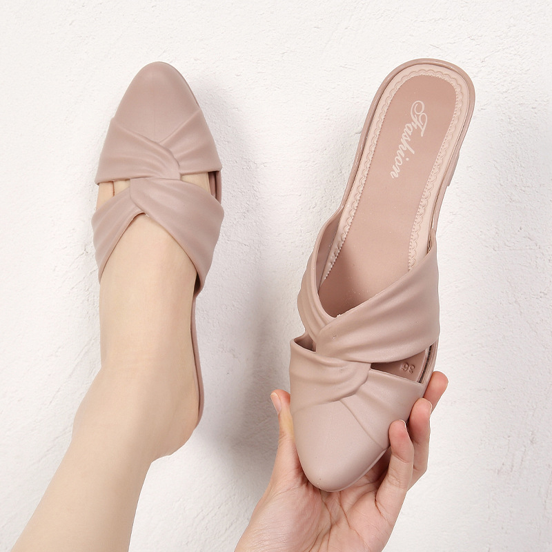 casual universal mule