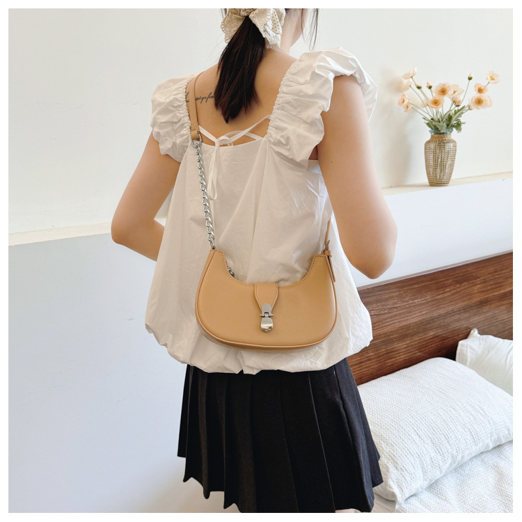 Bolsos de diseño de nicho de lujo ligero de alto nivel para mujeres 2024 nuevo temperamento de moda versátil bolso de hombro de una sola vez bolso de media luna