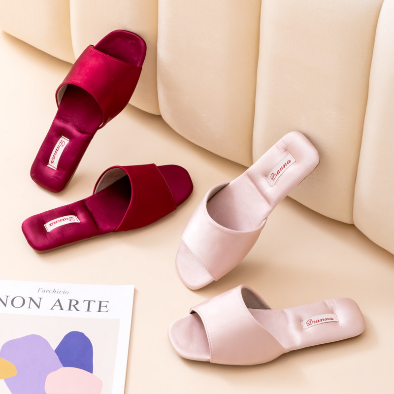 Indoor Home Slippers, Satin Non-Slip, Elegant Everyday Women's High-End Comfortable Slippers, Simple Casual Style with Soft Soles Indoor Home Slippers, Satin Non-Slip, Elegant Everyday Women's High-End Comfortable Slippers, Simple Casual Style with Soft Soles