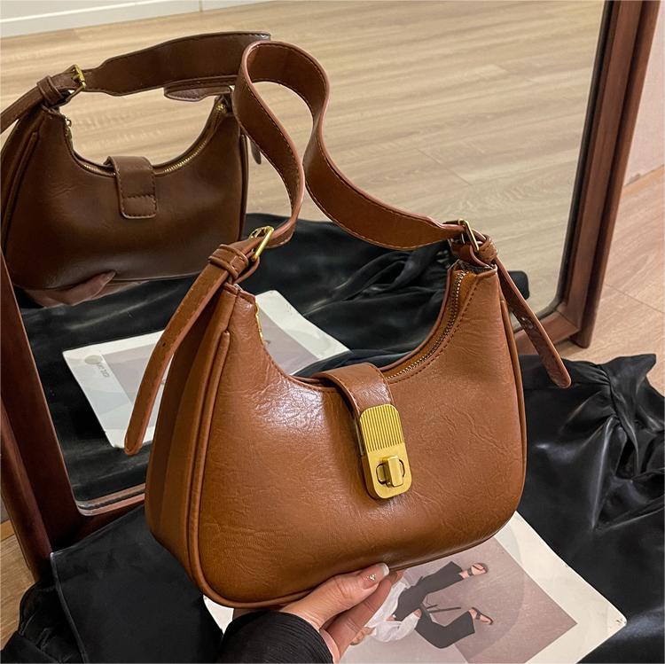Avanzado sentido de la bolsa plegable mujer 2023 nuevo Otoño e Invierno moda axila bolsa nicho retro conmutación Joker bolsa
