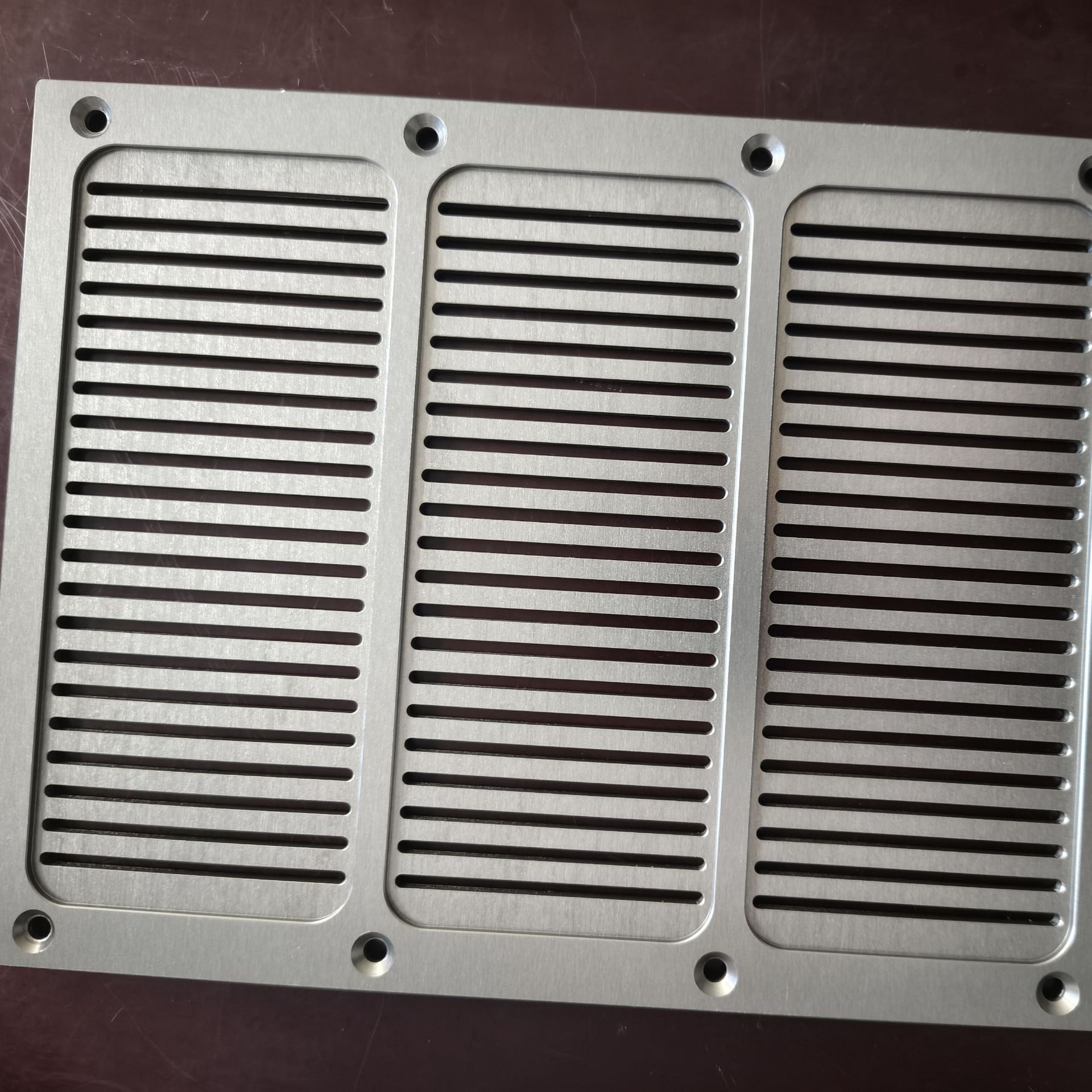 ���л��ӹ�������Ͻ���CNC��ϳ�ӹ��Ǳ��������