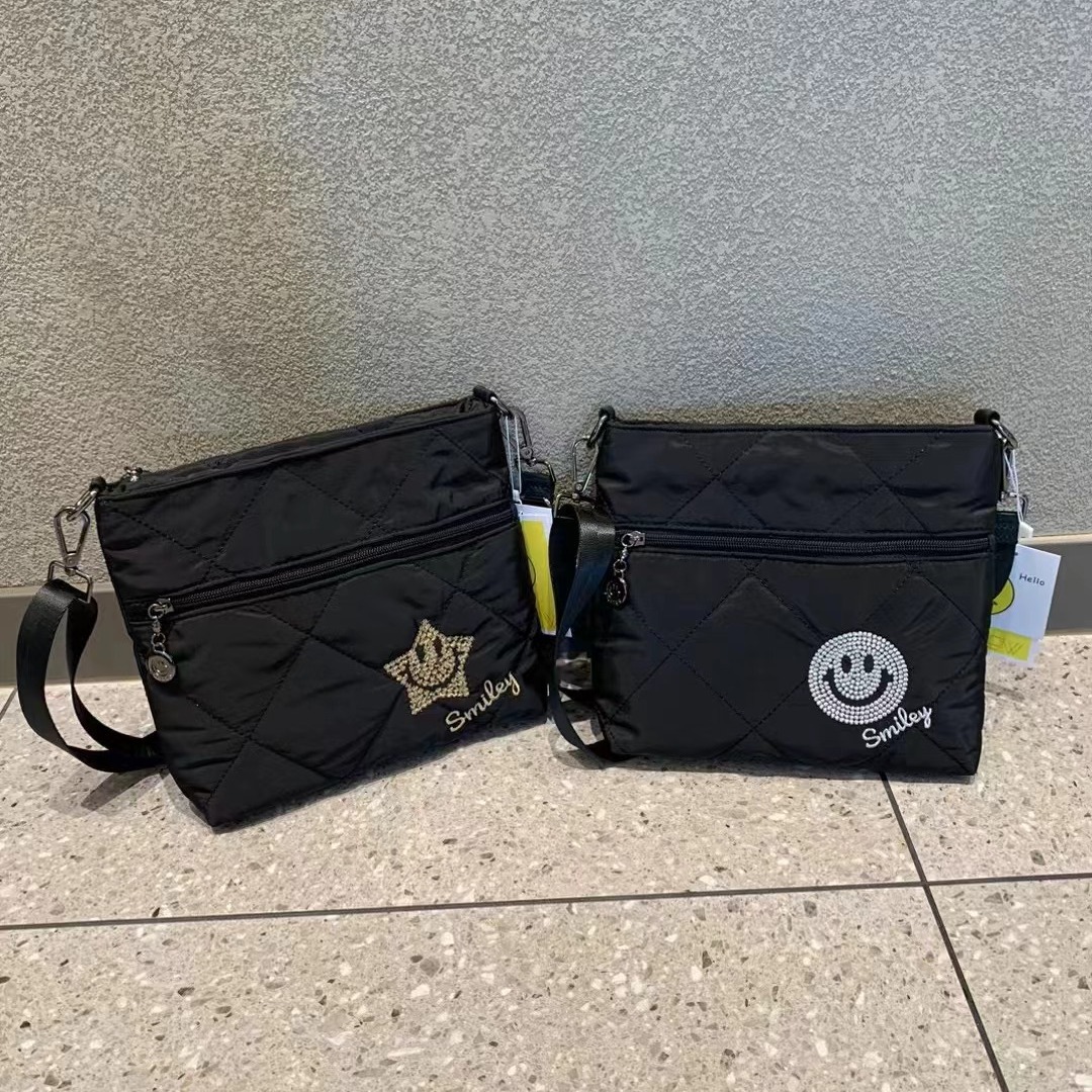 外贸刺绣笑脸百搭尼龙布小方包新款休闲简约轻便风衣布菱格斜挎包