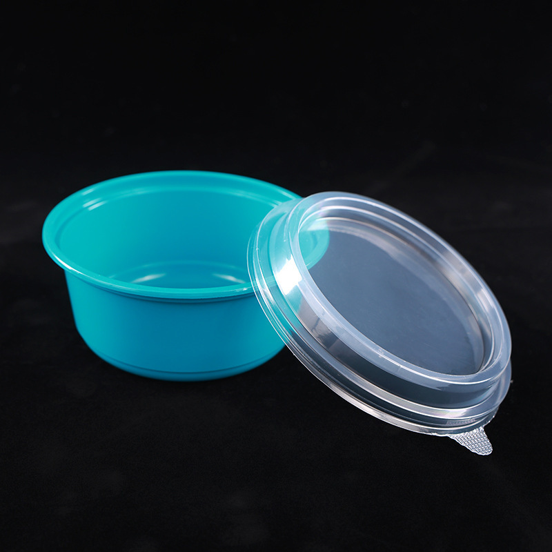 使い捨ての丸い氷の粉は碗のスープの碗を包んで厚い蓋の透明なプラスチックのファーストフードを持って箱を包んでマイクロ波ができます。|undefined