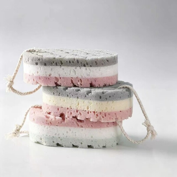 Double-sided exfoliating bath sponge for bathing