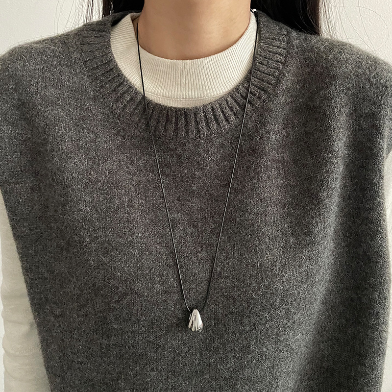 Minimalist Titanium Steel Water Drop Pendant Necklace for Women, European and American Versatile Pull-Out Long Sweater Chain, Non-Fading Accessories for Men