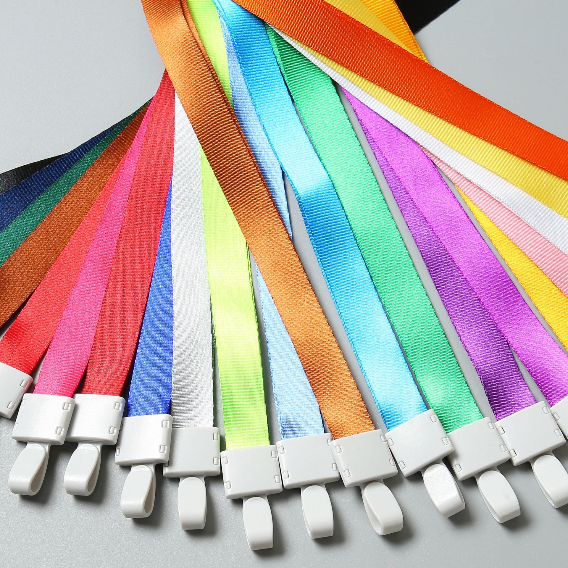 Juego de tarjetas de identificación cordón procesamiento al por mayor impresión l cuerda de tarjeta de estudiante exhibición gancho de plástico de oficina del campus cordón de protección ambiental