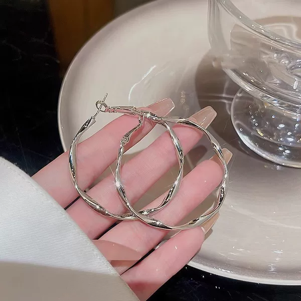 Minimalist and Sophisticated Geometric Earrings for Women, Trendy Retro Ear Accessories Wholesale