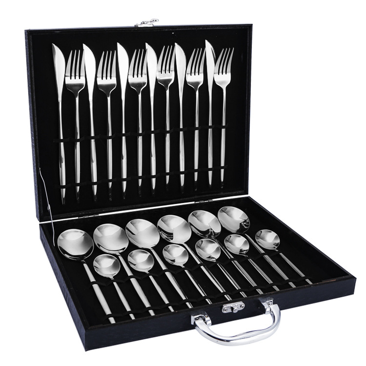 Juego de vajilla occidental Juego de 24 piezas de acero inoxidable portugués Cuchillo de carne de estilo europeo, tenedor y cuchara traje de caja de regalo