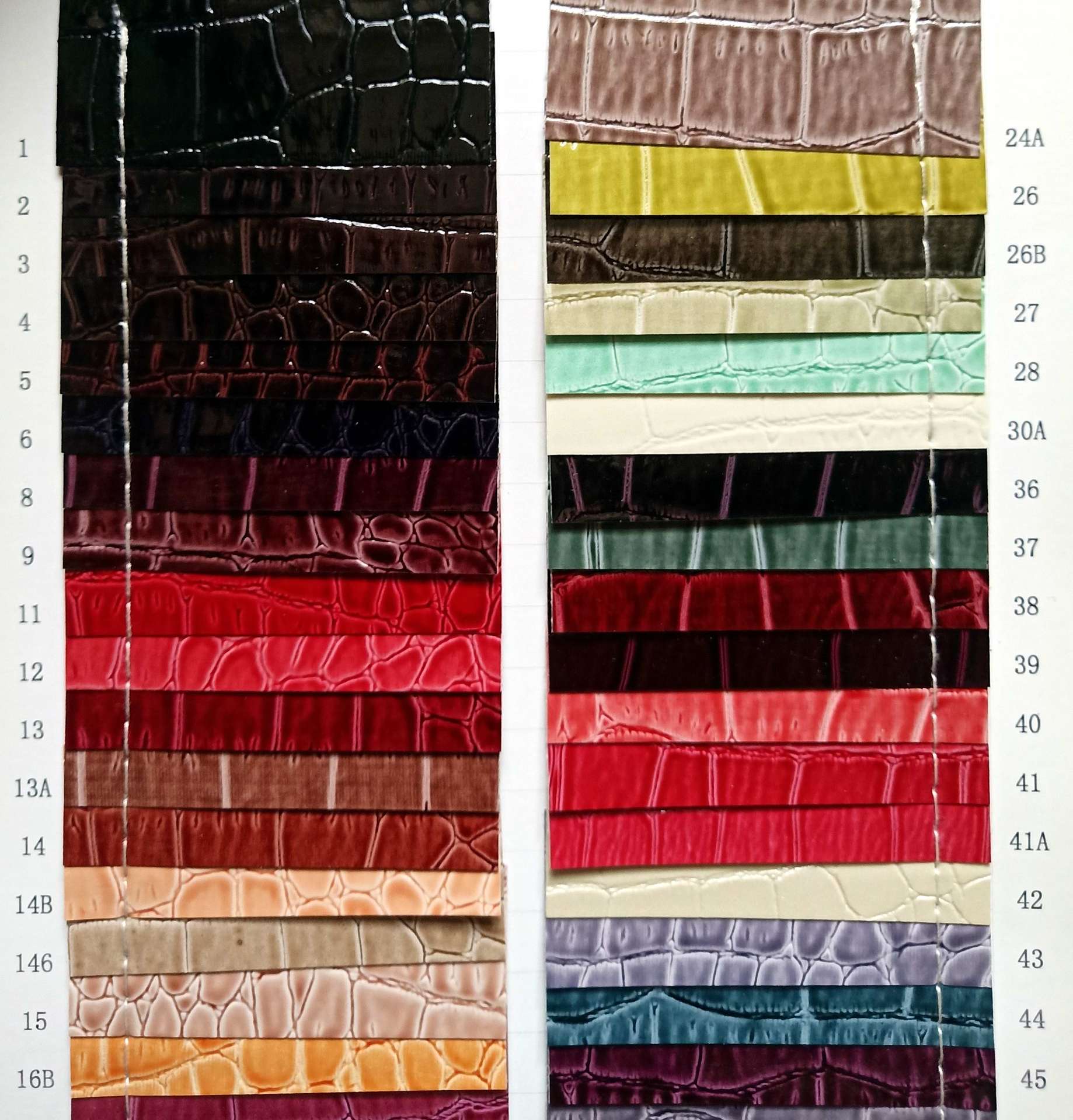 厂家直销 高光鳄鱼纹 石头纹 竹节纹 PVC皮革 箱包皮革
