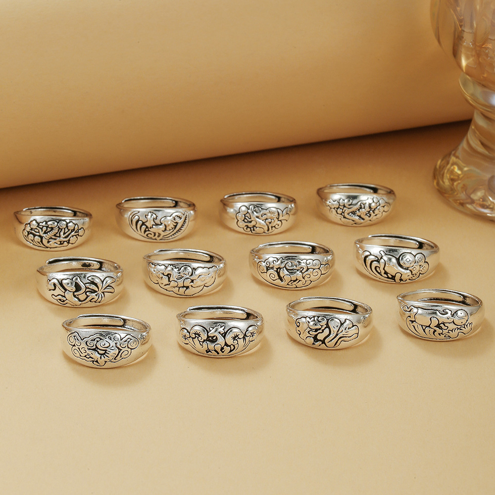 Universal retro ring for men and women