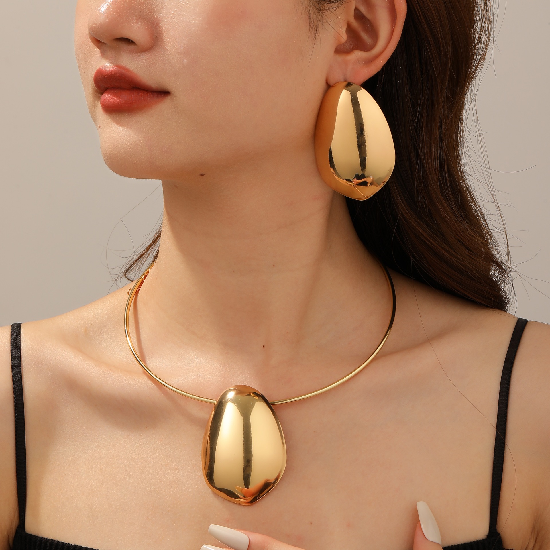 Joyas transfronterizas europeas y estadounidenses collar de pétalos metálicos irregulares de moda simple collar de collar de hierro