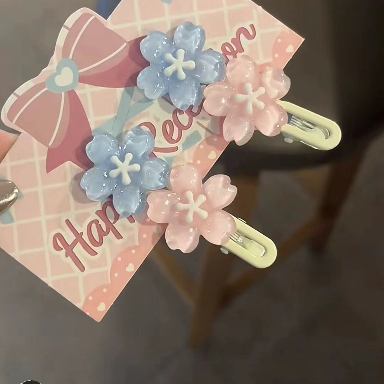 파란색과 분홍색 벚꽃 물결 모양 클립