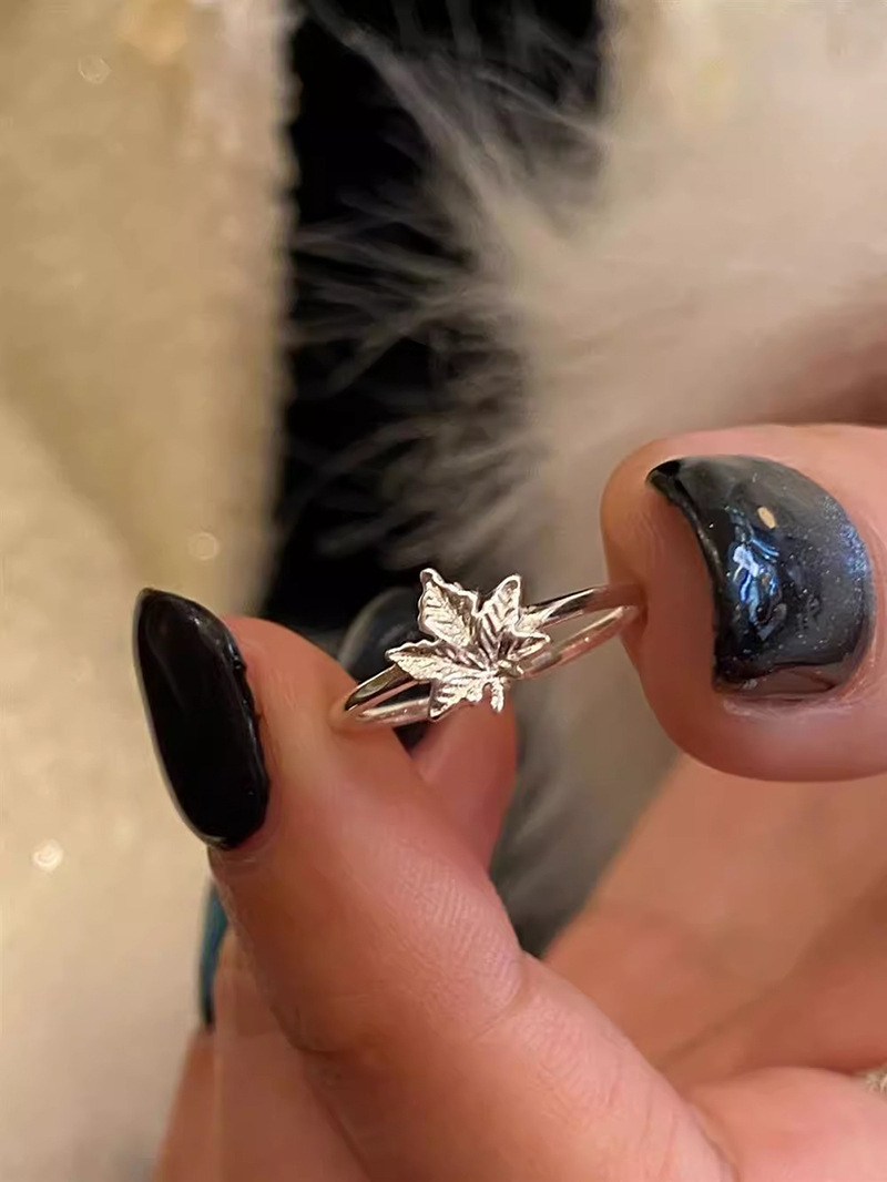 Anello da donna con foglia d'acero, leggero e alla moda, per l'indice, design di nicchia in stile coreano, tendenza con anello aperto regolabile_voghion.com