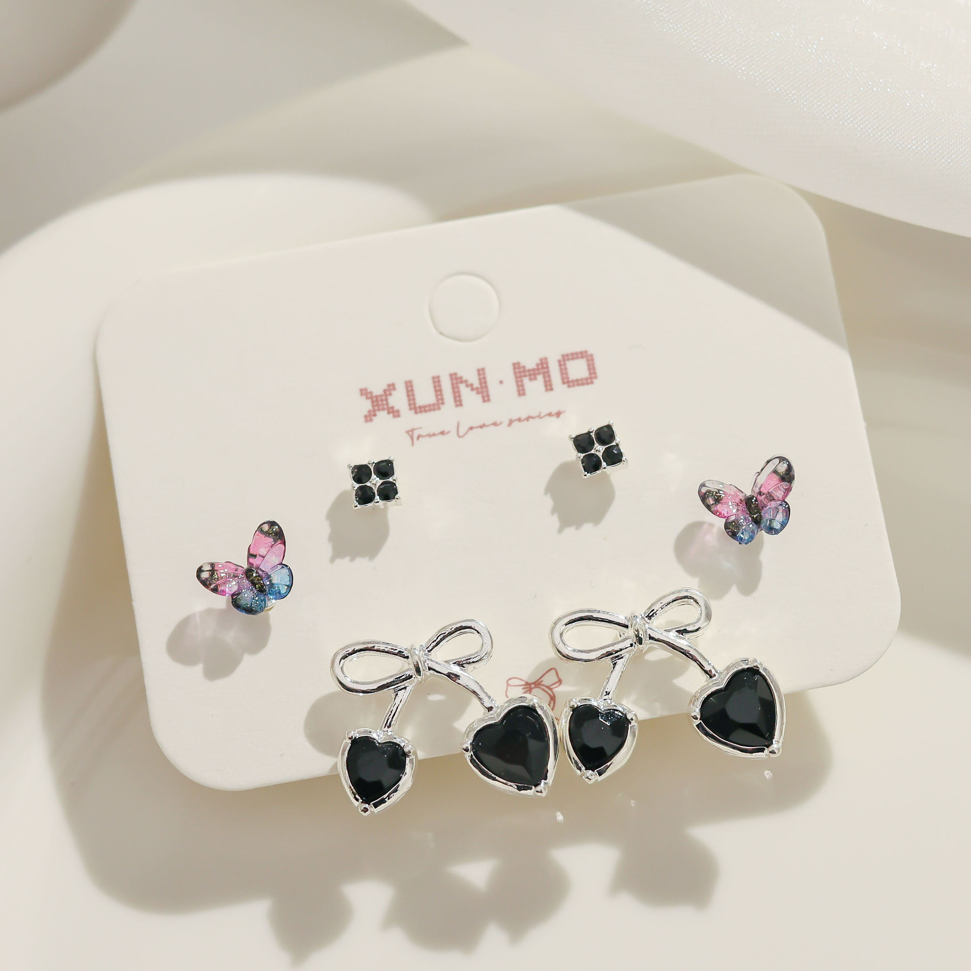 Juego de pendientes de aguja plateados, sencillos y compactos para mujer, pendientes geométricos en forma de corazón, bonitos, dulces y versátiles, venta al por mayor para puestos de mercado