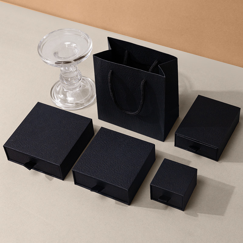 Nuevo lugar de joyería en caja collar anillo pulsera pendientes caja de regalo clásica en blanco y negro caja de cajón de amasado a mano de moda