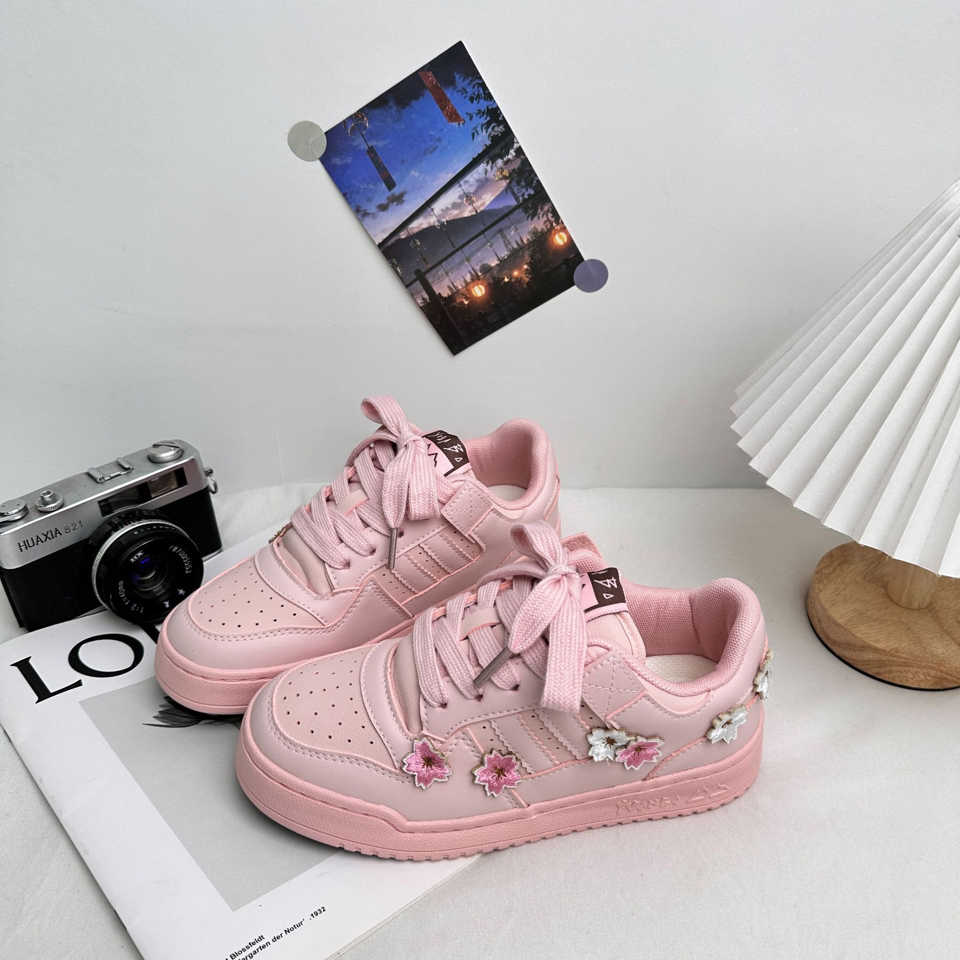 Leche en polvo de onda lejana, suela gruesa, zapatos de entrenamiento alemanes, zapatos de cuero de primavera para mujer 2025, zapatos blancos para estudiantes chic, zapatos casuales