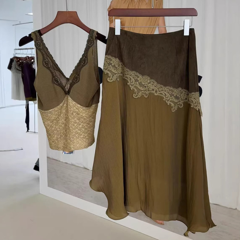 26 Spring and Summer New Style Retro Lace Splicing V Neck Knitted Vest Suspender Skirt Embroidered Pattern Gauze Skirt Two-Piece Set