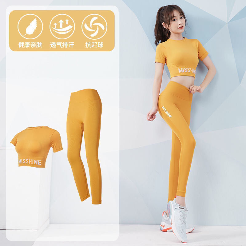 노란색 상의 + 노란색 크롭팬츠