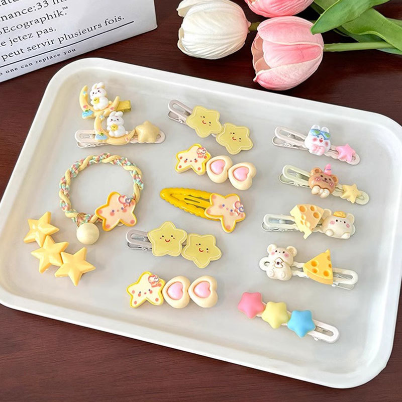 Pin de cabello de niña amarilla 2025 nuevo tocado de verano temperamento tarjeta de cabello bebé cabello rotos fijo clip de boca de pato