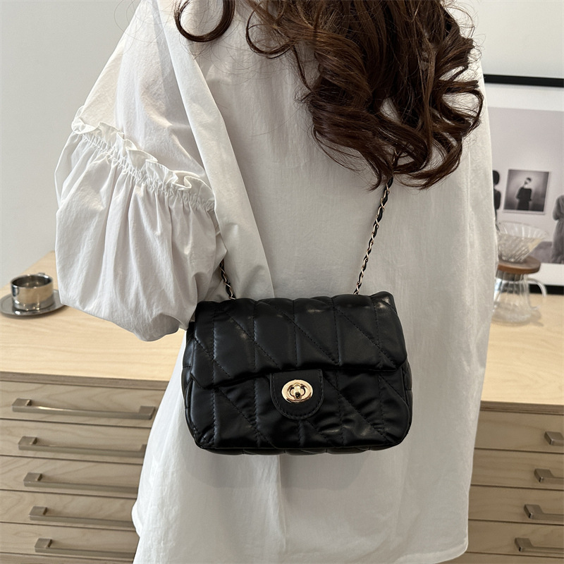 2024 nuevo bolso de cadena Lingge moda de todo fósforo estilo de temperamento bolso de hombro de axila bolso de mensajero de moda bolso cuadrado pequeño