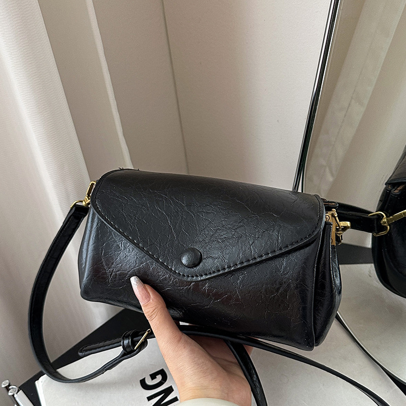 Versatile Women's Small Crossbody Shoulder Bag Stylish Daily Accessory_voghion.com