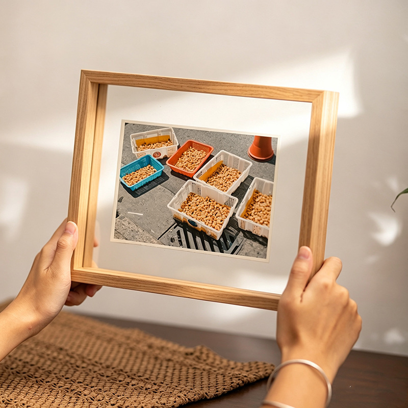 Double-sided transparent floating photo frame, picture display stand, framed art and calligraphy frame, postcard, polaroid, embossed glass display stand