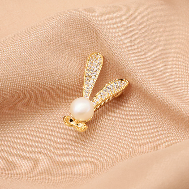 Perla de agua dulce clásico conejo serie broche elegante luz lujo natural perla ramillete joyería 18K oro real galvanoplastia image 2