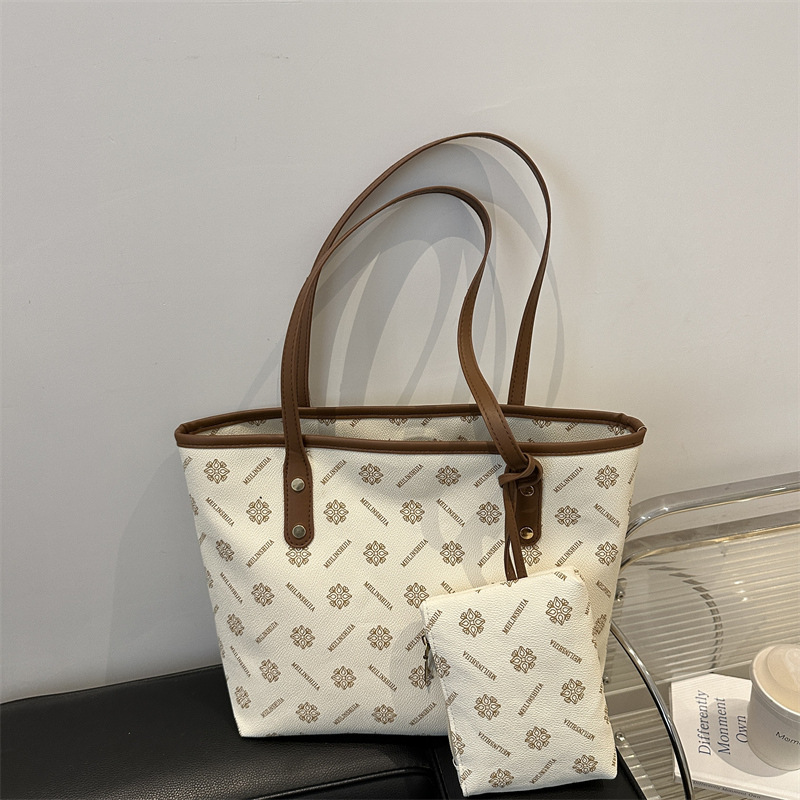 Premium Texture Shoulder Bag Large Capacity 2024 New Lightweight Fashionable Value Explosive High Color Value Bag