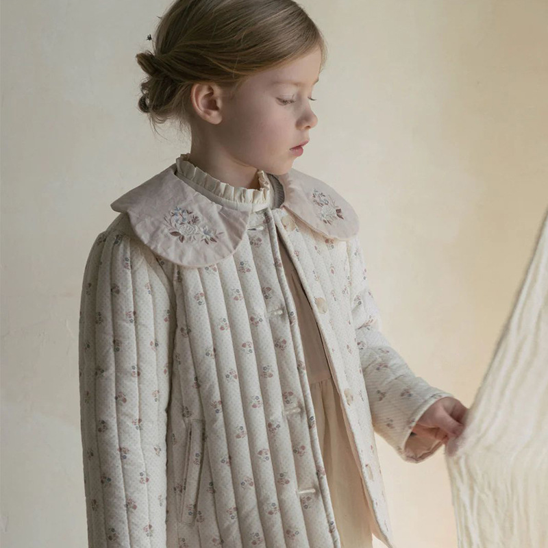 Spot LOU ropa de algodón estampada rosa invierno nuevo estilo niños pequeños y medianos algodón floral cuello redondo chaqueta acolchada para niños al por mayor
