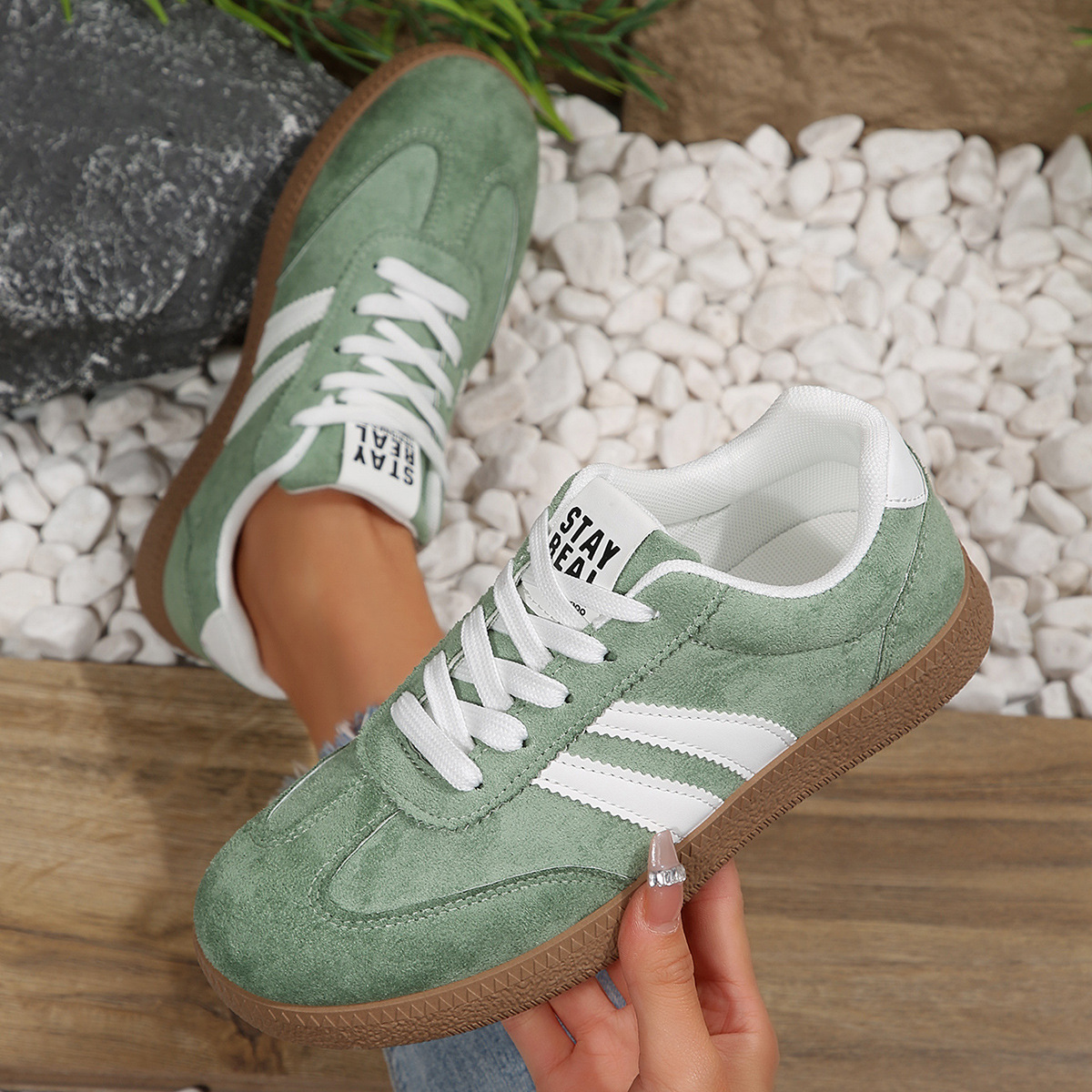 Zapatos de entrenamiento de base plana para mujeres 2025, primavera y otoño, zapatos de skate de comercio exterior de tamaño grande, zapatos casuales de moda, zapatos blancos para mujeres