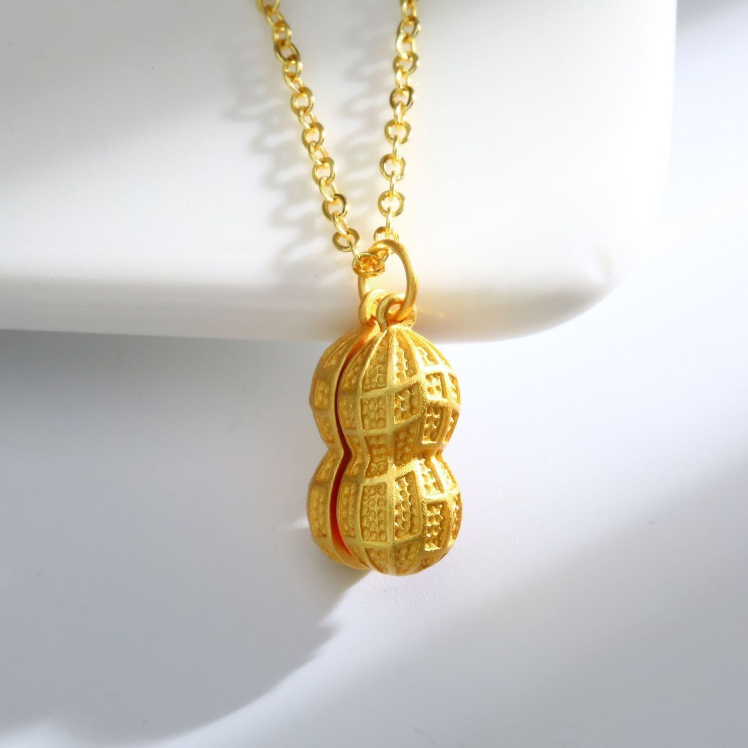 Collar de cacahuete de buena cosa de la red, lujo ligero de moda, colgante de cacahuete de suerte, nicho de diseño moderno y versátil