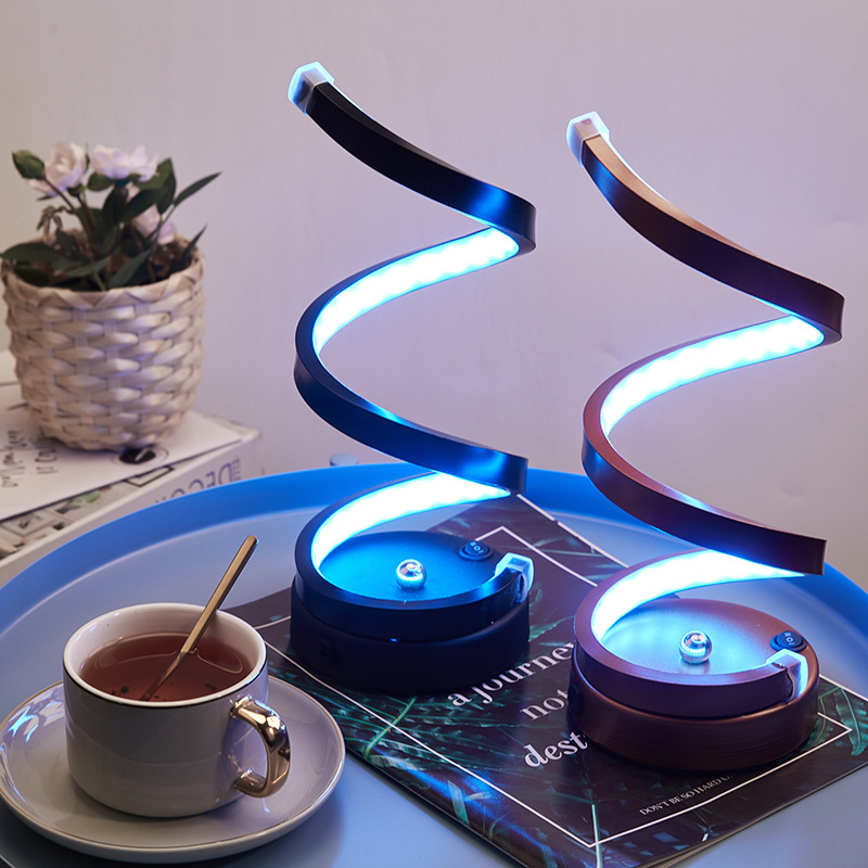 Lampada da comodino con luce notturna calda e creativa, a forma di serpente, semplice e moderna._voghion.com