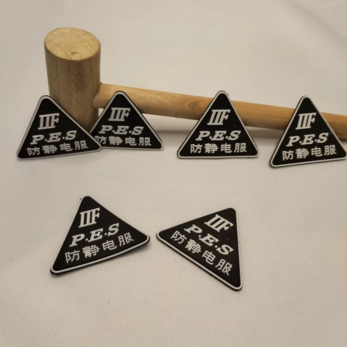 Оптовая продажа от производителя, антистатическая одежда с пластиковой штампованной кожаной этикеткой, мягкая резиновая этикетка из ПВХ, одежда для защиты труда, мягкая резиновая этикетка для рабочей одежды