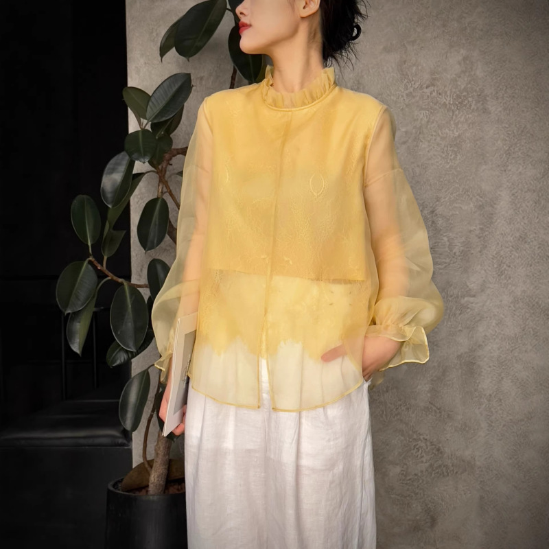 2026 Spring New Style Fairy-Like Elegant and Exquisite Lace Flowing Top for Women, Light Luxury French Style Shirt with Bell Sleeves
