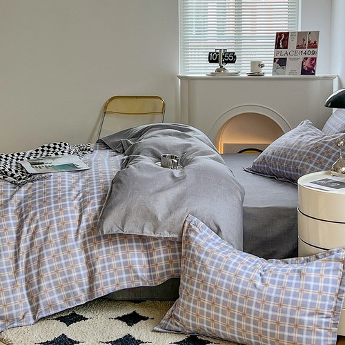 New skin-friendly printed brushed four-piece spring and summer thickened and warm Tianzhu cotton three-piece student dormitory set wholesale