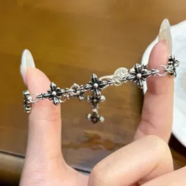 戒指;项链;耳钉