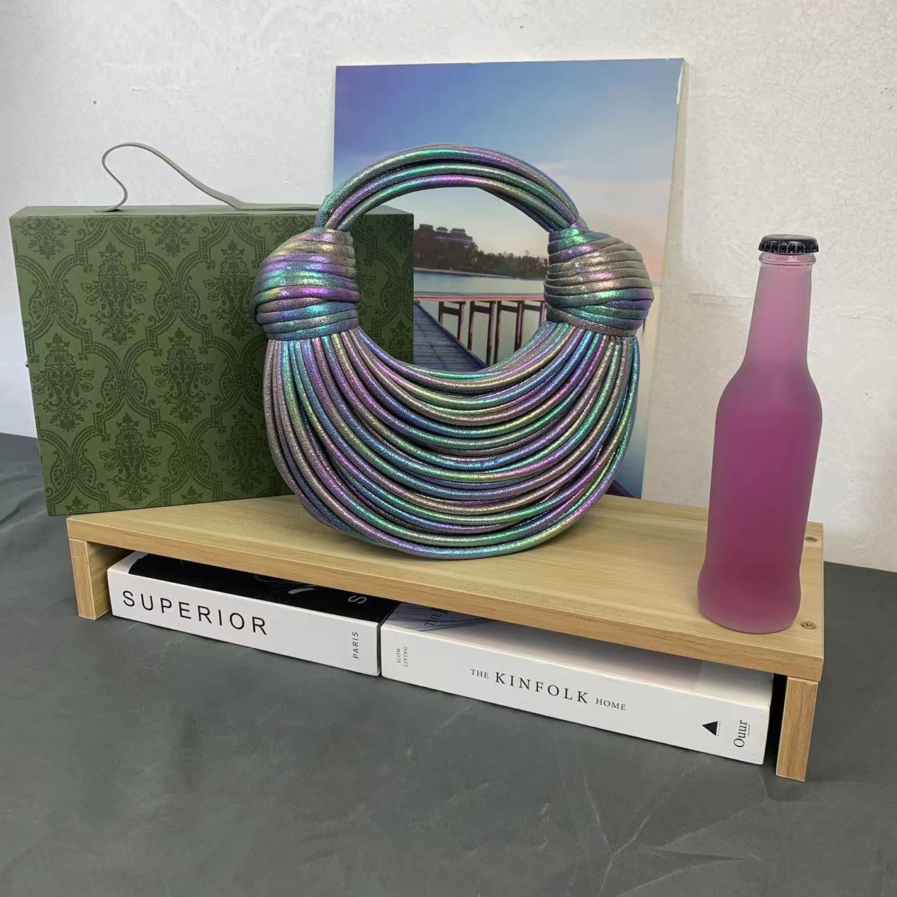 서리로 덥은 밝은 색상